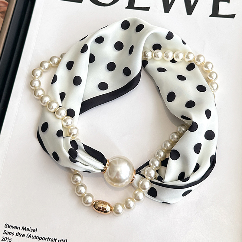 Satynowa apaszka na szyję z pe – Pearl Trim Chain recenzja i cena